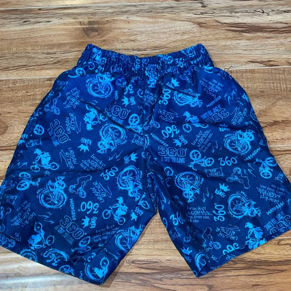 OP Boys board‎ shorts size 6/7 with motorcycles navy blue